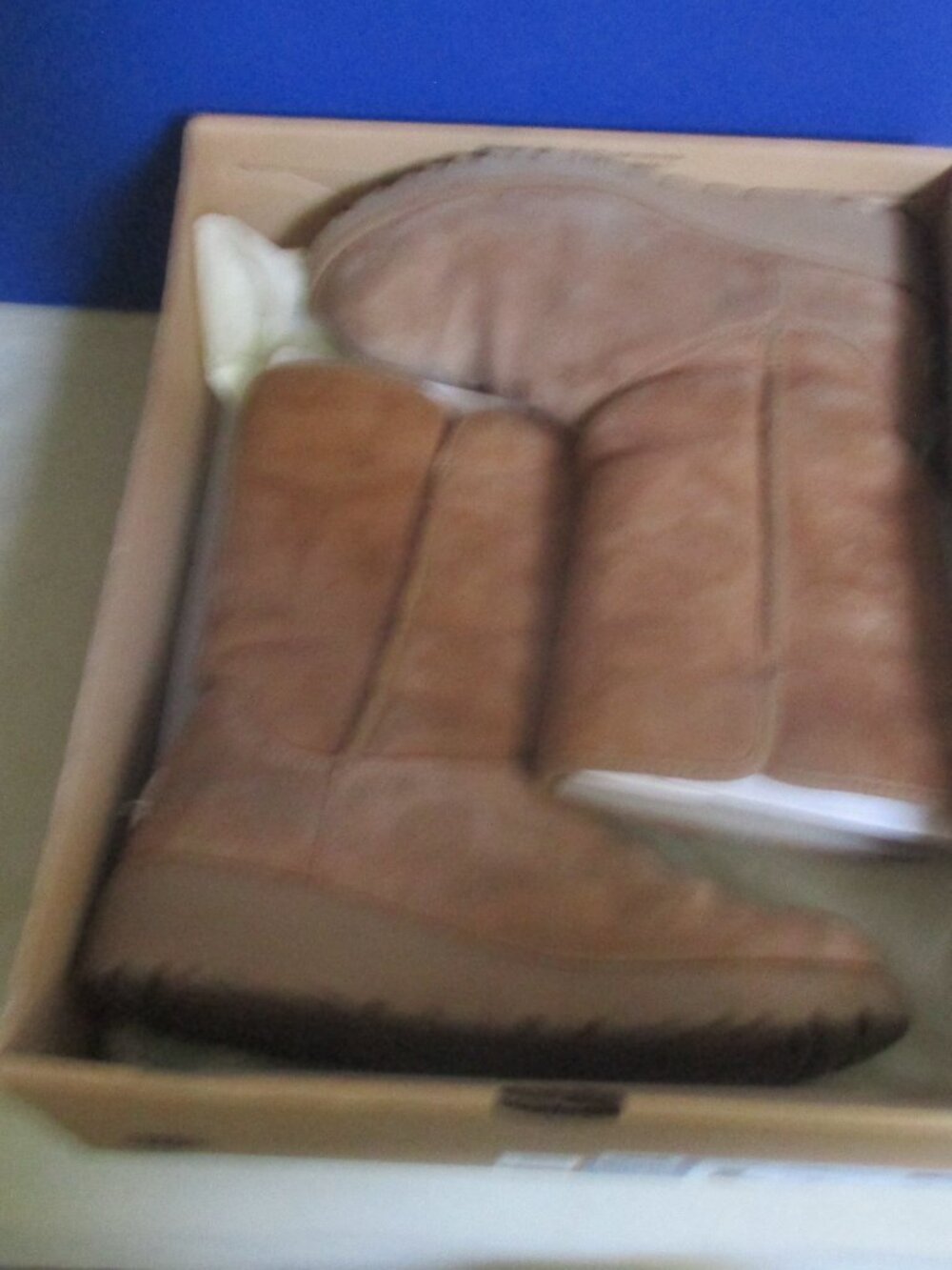 Womans UGG Camel Shearling Lining with an UGG Bag for Each Boot Sz 7 S/N 1013428